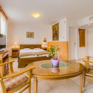 3* Bed & Breakfast Kata Panzio